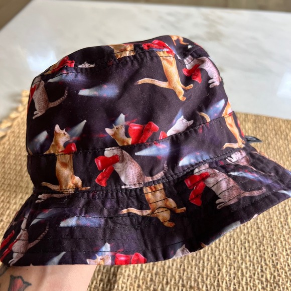 Chuck Original Bucket Hat Cats In Boots Reversible Pink Polka Dot OSFM - Picture 6 of 8